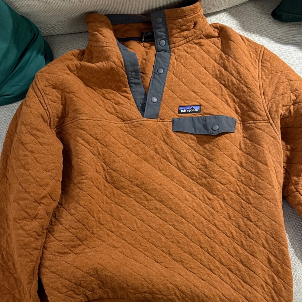 Patagonia Quilted Pullover in Rust and Charcoal